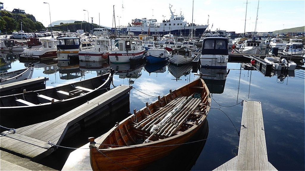 Dicht drängen sich die kleinen Boote !