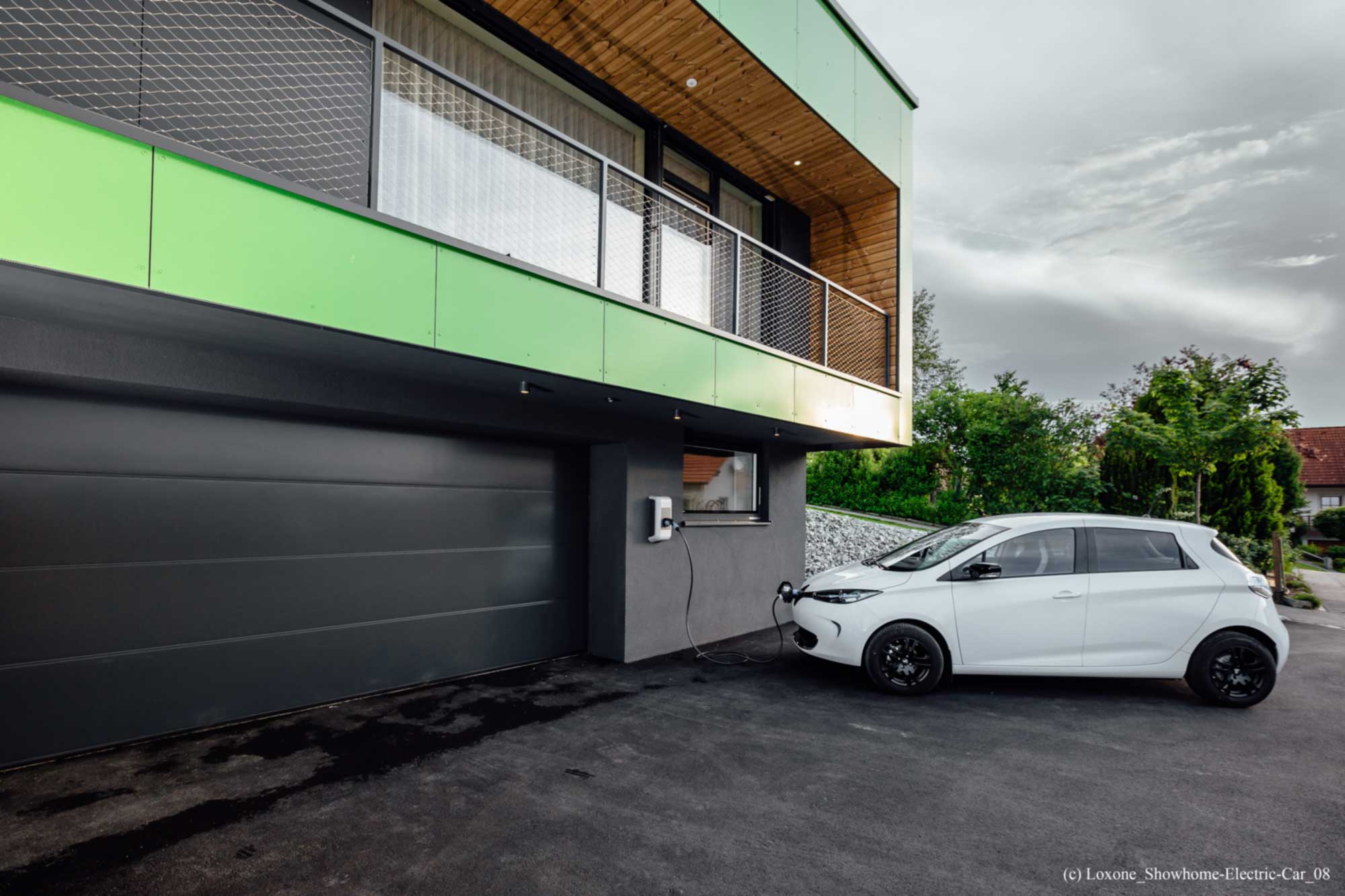 Elektroauto an Ladestation - Energiemanagement im Smart Home (C) Loxone