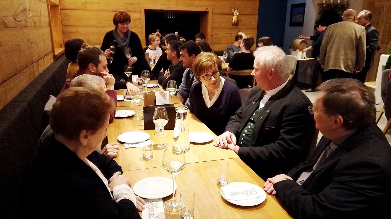 Im Anschluss traf man sich im Café Heinzl