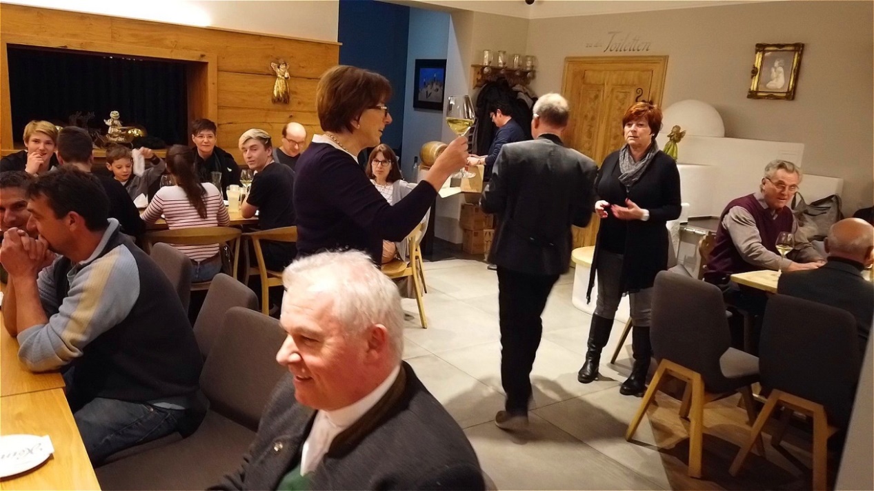 ...und bringt "Ein Prosit" auf den neuen Jahrgang aus