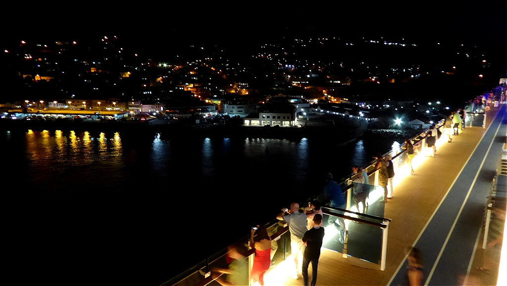 Wir legen ab - "Abdrücken" vom Pier !