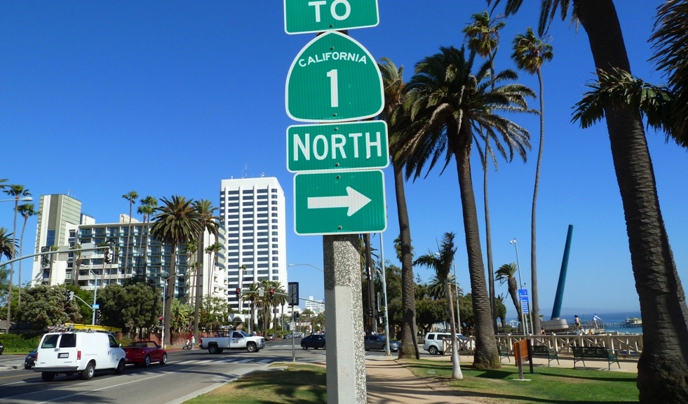 Die "California Number 1"
verläuft entlang der Steilküste parallel zur Strandpromenade