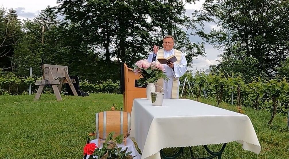 Mag. Marek Michalowski leitet die Tauffeier