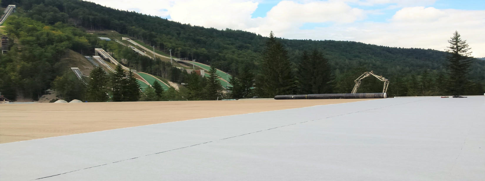 <h3>ŠPORT </h3>
<h4>nogomet, multifunkcijska igrišča, golf, tenis, badminton, ...</h4>
<a class="slider-button" href="kontakt.html">POŠLJI POVPRAŠEVANJE</a>