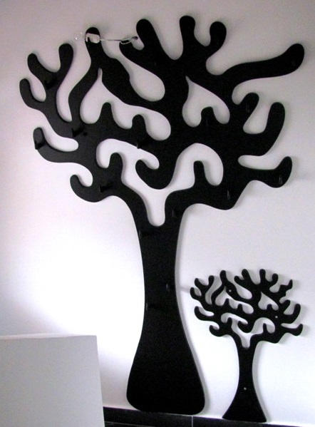 Črno leseno drevo