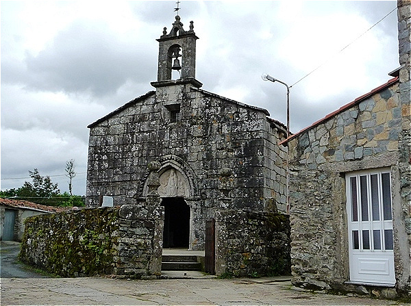 Vollansicht
Bild 12 von 30
Spätromanische Kirche Santa Maria im Dorf Leboreiro