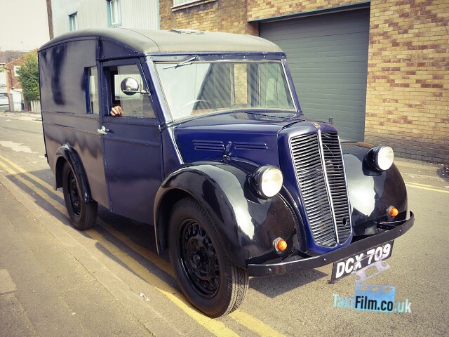 Midnight Blue Morris Van
1940's, Bolton
ref C0005