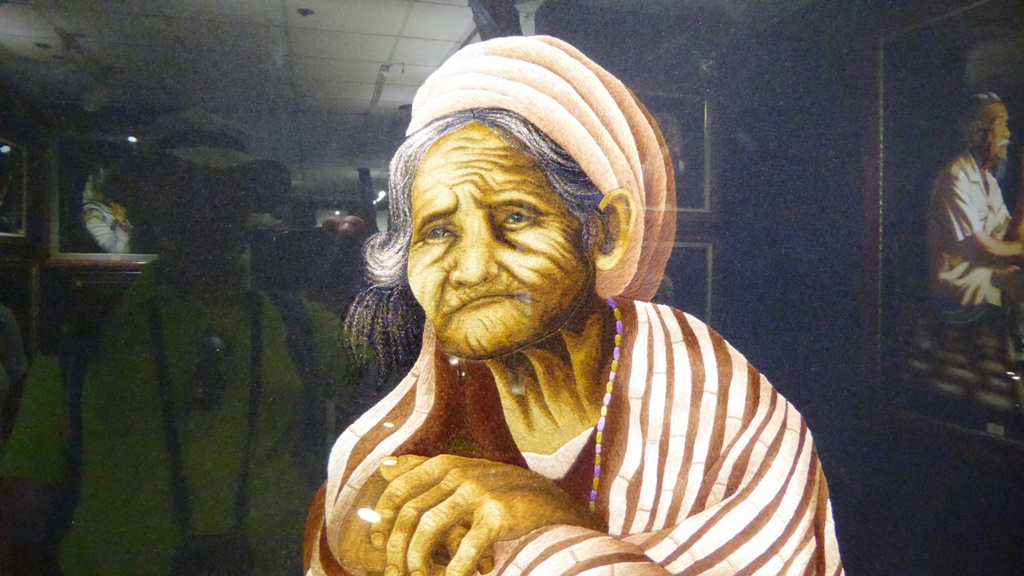 Alte Frau - Seidenstickerei