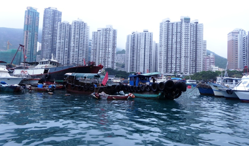 Auch heute noch ist der Hafen bekannt für die Dschunken und Sampans an der Uferpromenade