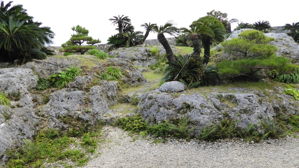 Steingarten im Schlossareal