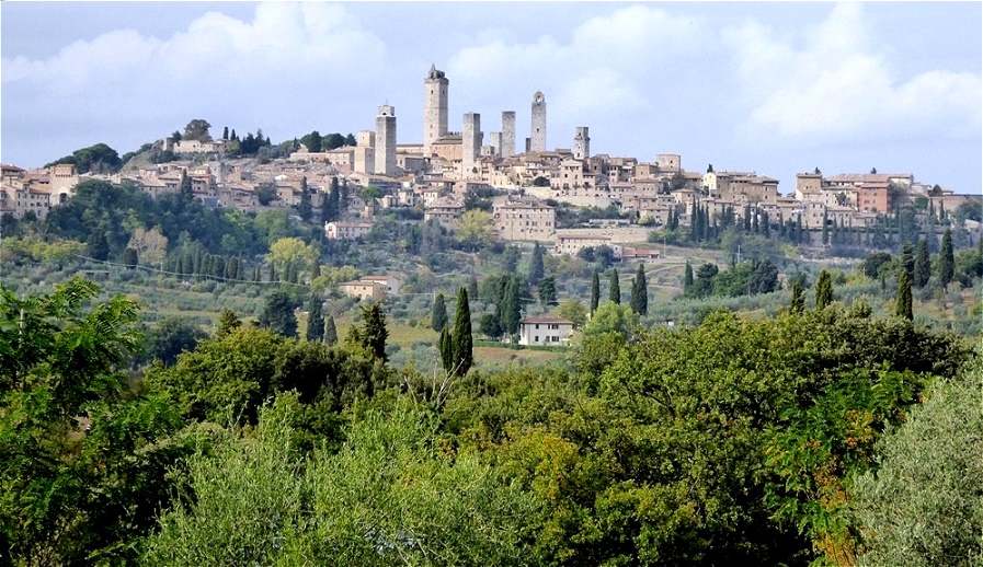 San Gimignano - schon zum Greifen nahe !
Seit mindestens dem Jahr 929 gehörte das Kastell den Bischöfen von Volterra