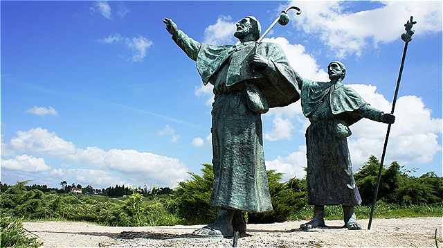 Jakobspilger auf dem Monte do Gozo - Pilger zeigen emotionale Ergriffenheit
