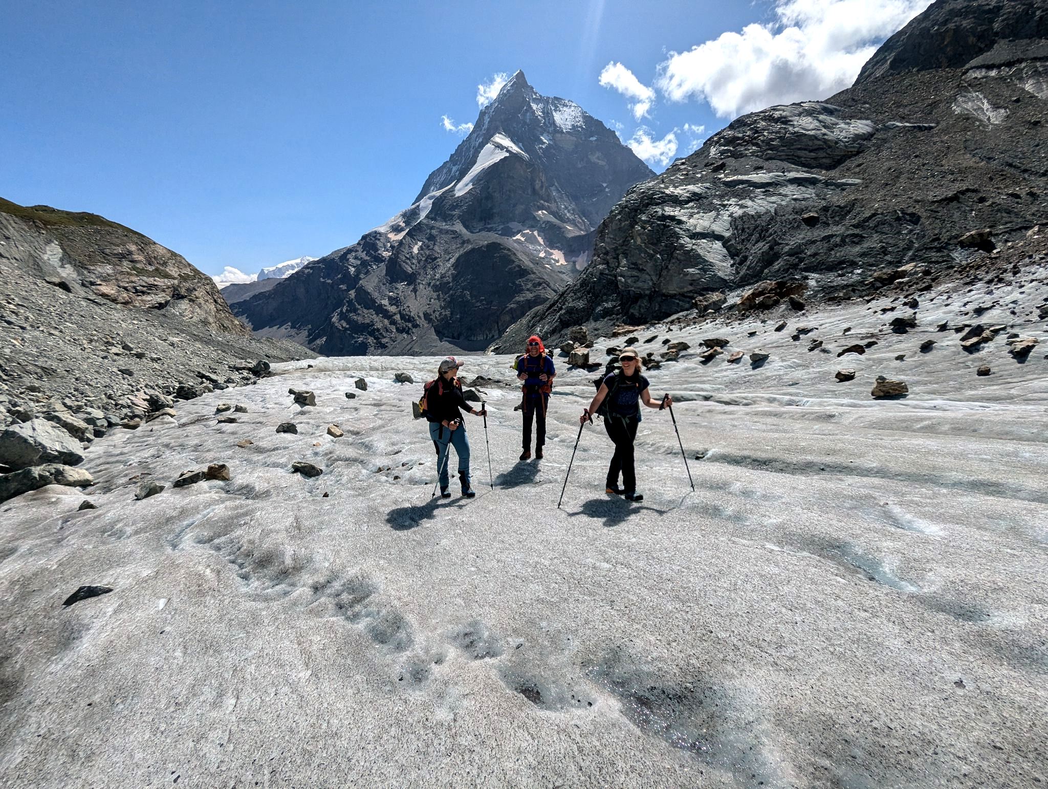 Abwärts über letzte Gletscherreste.