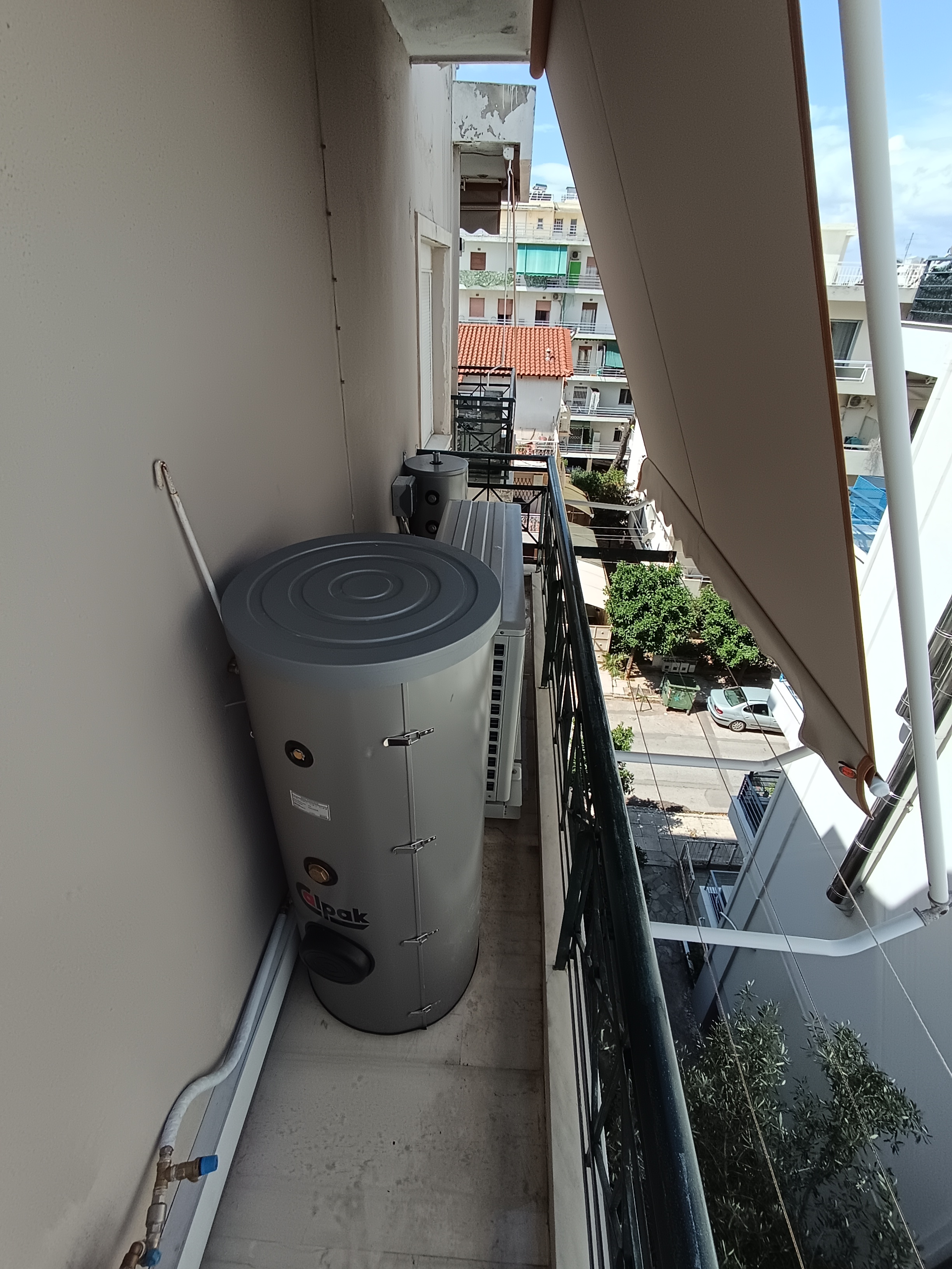 Εγκατάσταση αντλίας θερμότητας για θέρμανση διαμερίσματος και δοχείου ζεστού νερού χρήσης, στον Χολαργό.