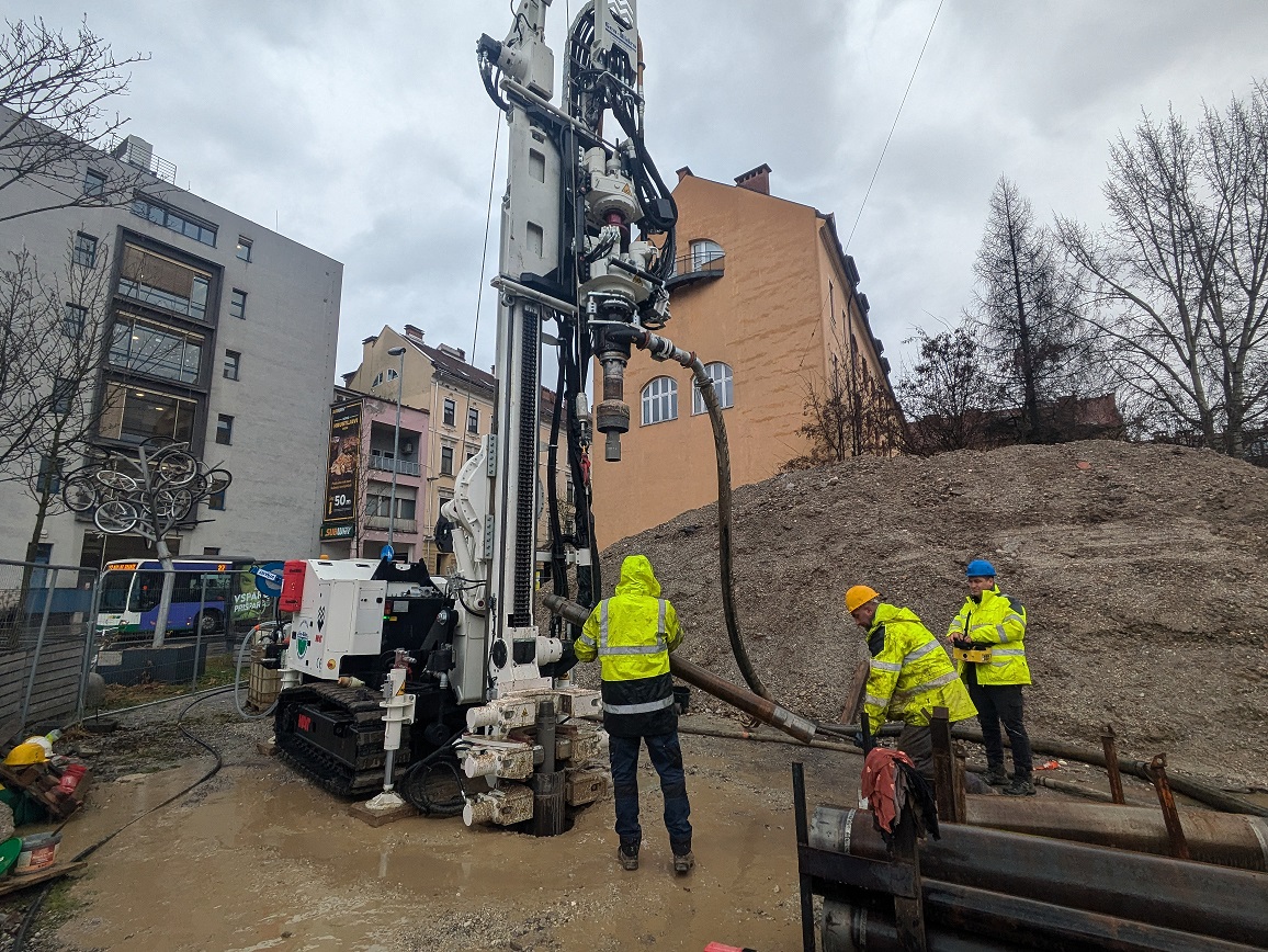 Vrtalna garnitura med izvedbo vrtanja vrtine za črpanje podzemne vode 