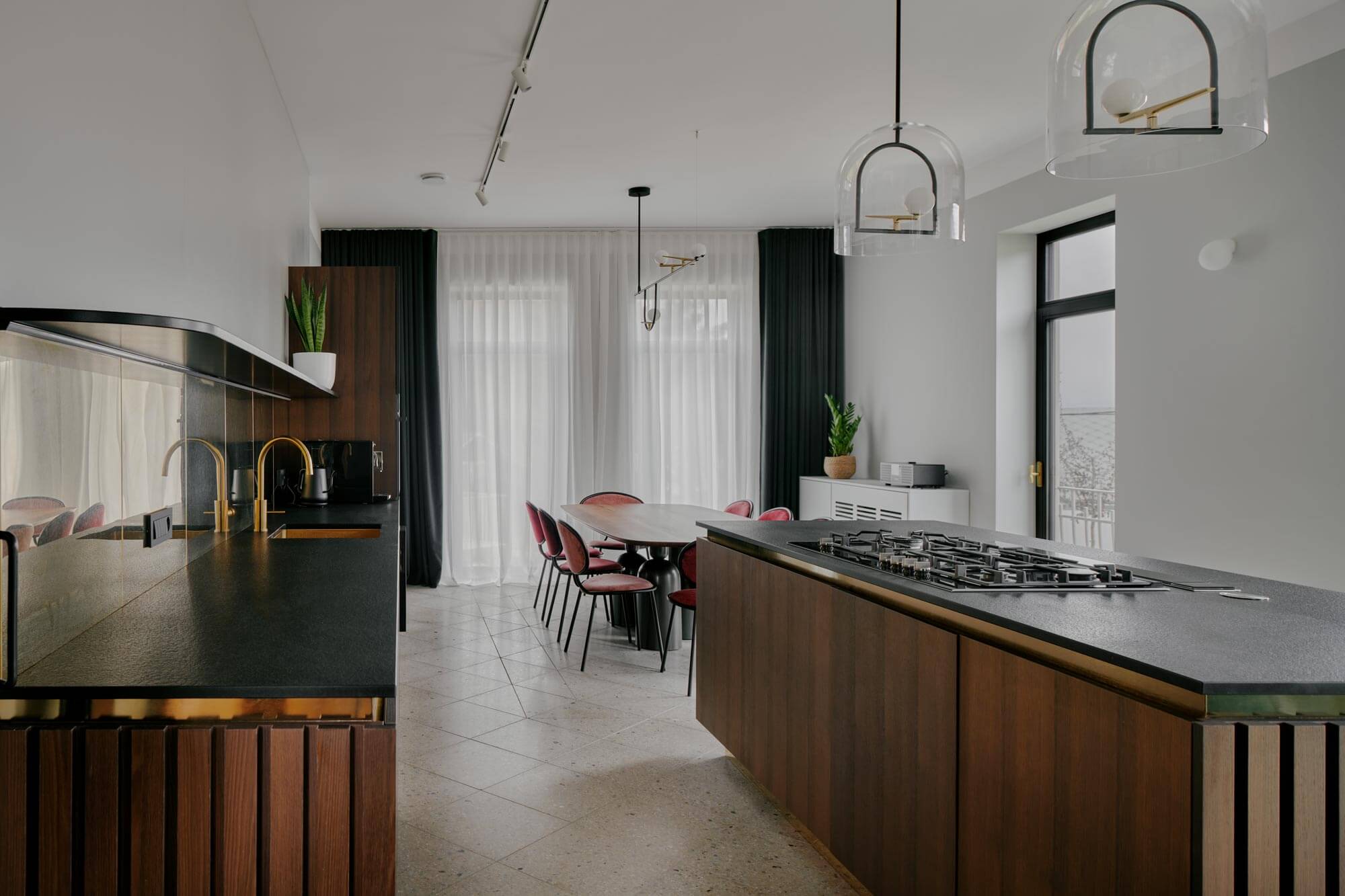 https://0501.nccdn.net/4_2/000/000/017/e75/vila-olivotti-bled-apartment-00-22-pax-7.jpg