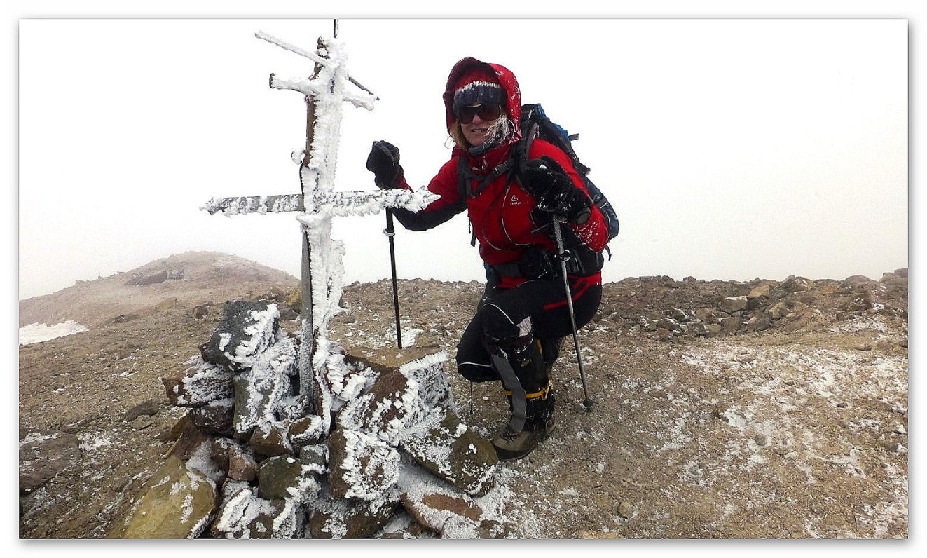Gipfelsieg bei Nebel und Kälte
Am Gipfel des Chachani in 6.075 m Seehöhe. Ein berauschendes Glücksgefühl