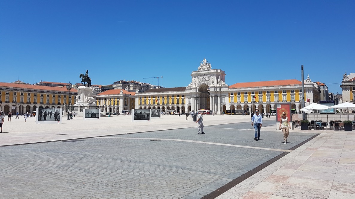 Ausblick auf den Praça do Comércio mit dem Arco da Rua Augusta