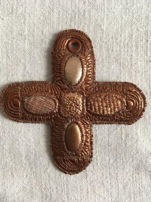 Croix décorative et raffinée