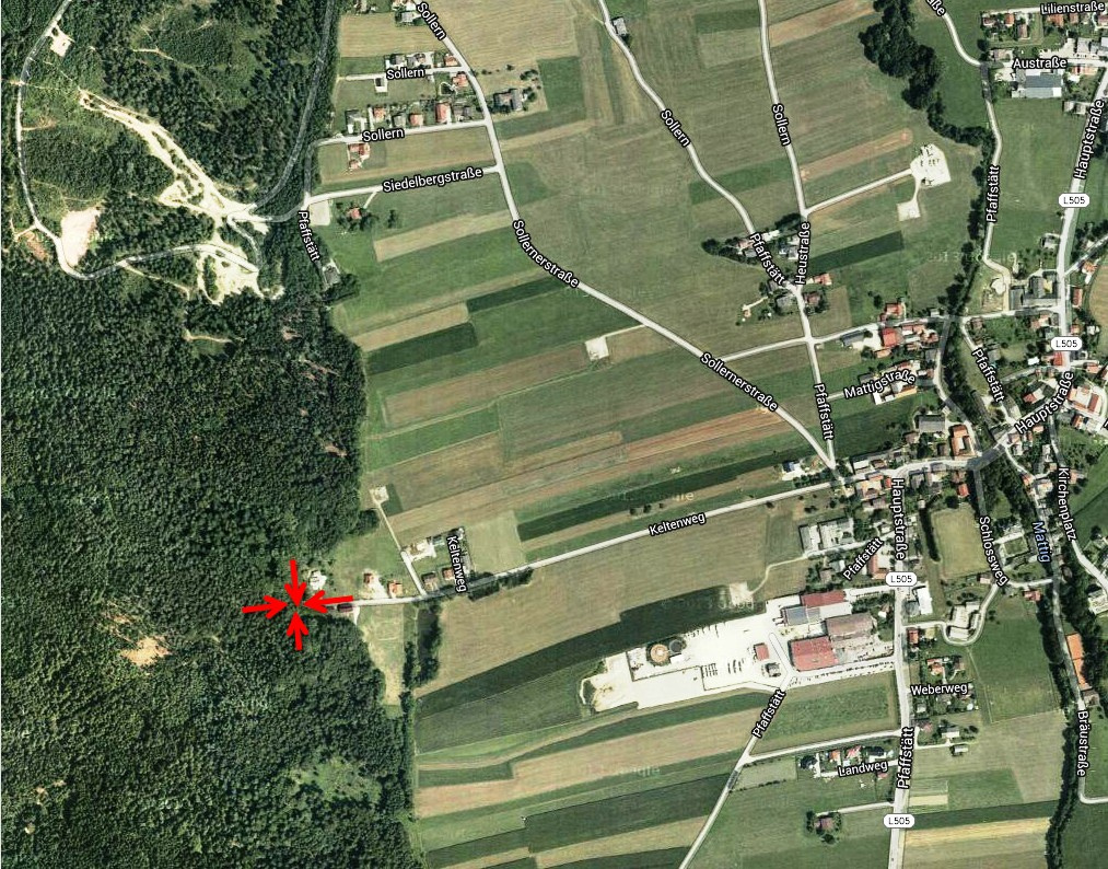 Riesige symmetrische Hügel am Fuße des Siedelberges