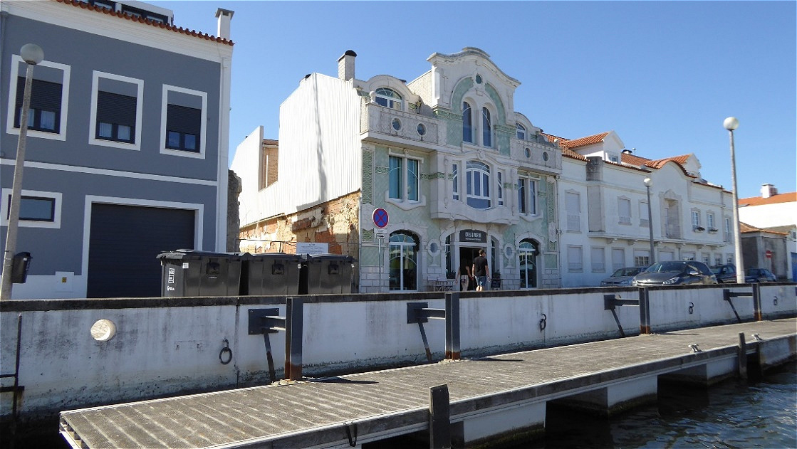 Auf dem Rückweg - schön restaurierte Häuser am Kanal