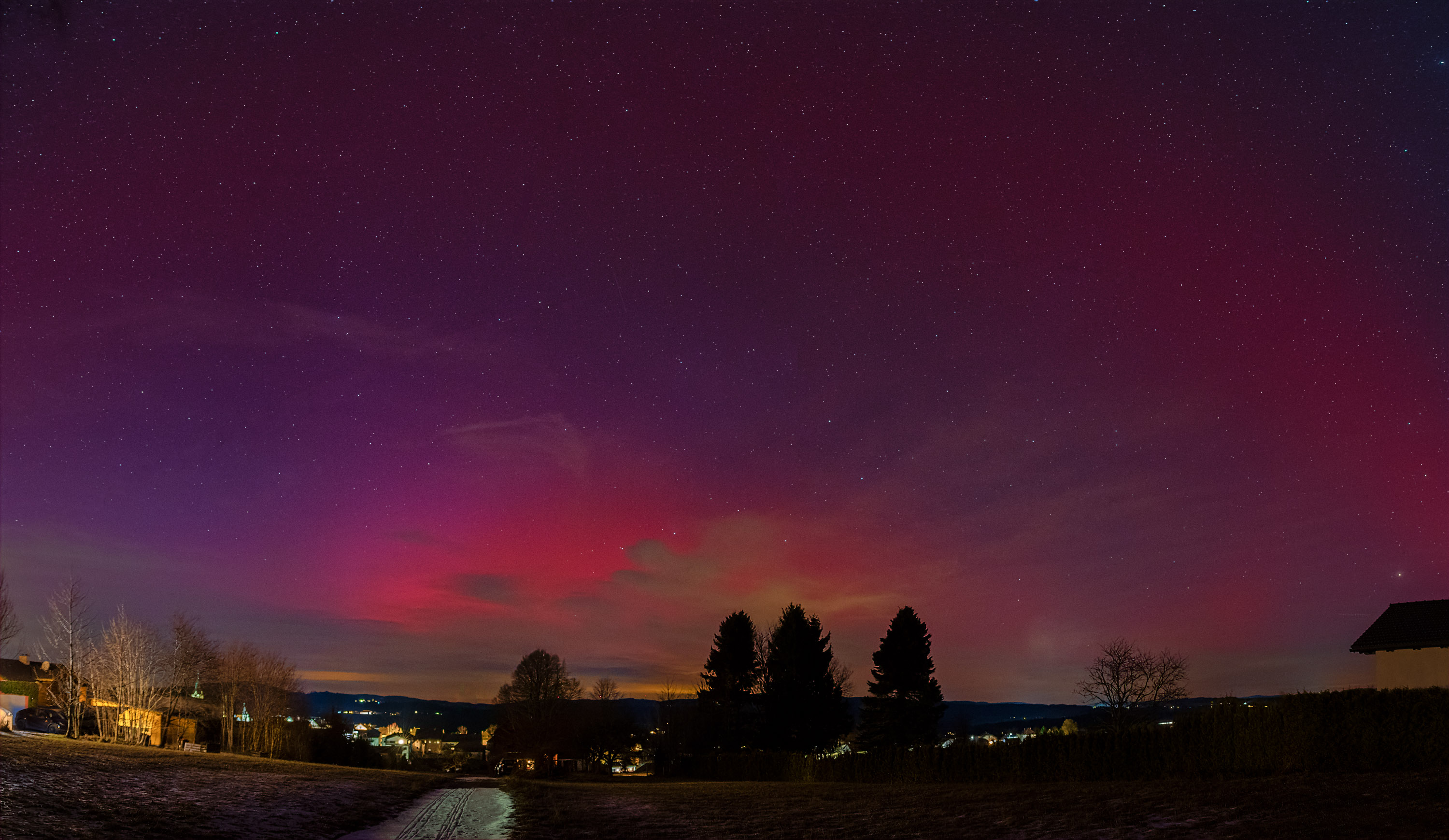Northern Lights 1.1. 2025
Nikon D860, 14mm f/2.8, ISO 800, 20s, Panorama, 18:50
SAR Arc?