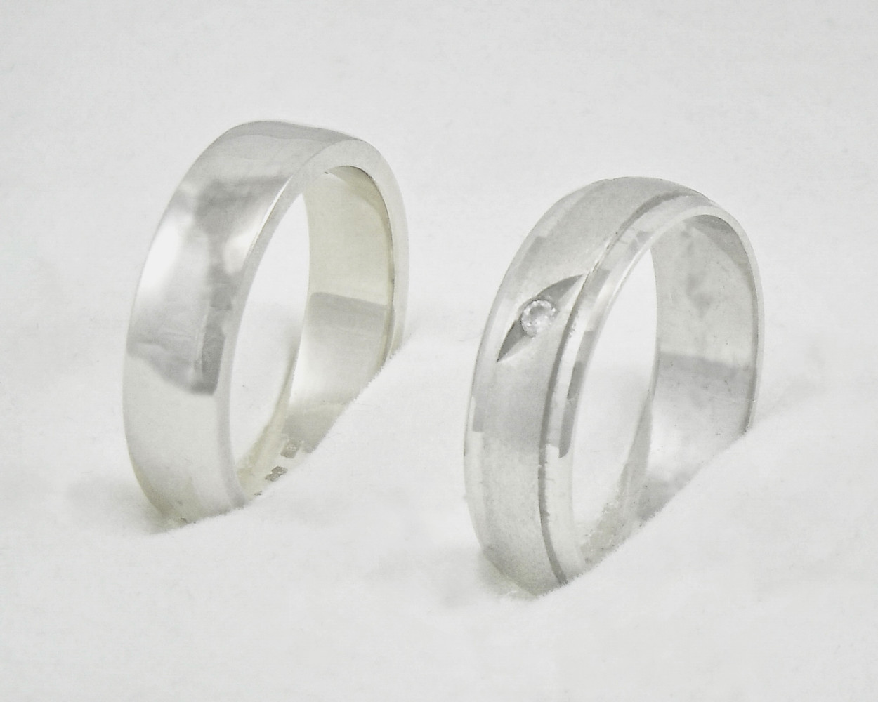 7. belo zlato s cirkonom