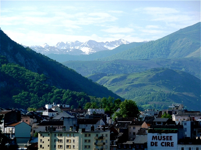 Wanderung zum Stall der Bernadette - Südblick
Lourdes liegt im nördlichen Vorgebirge der Pyrenäen in einer Höhe von 420 Metern