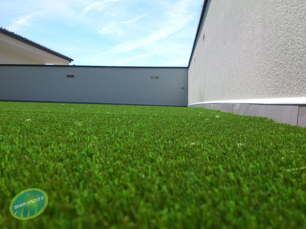 Terasa umetna trava