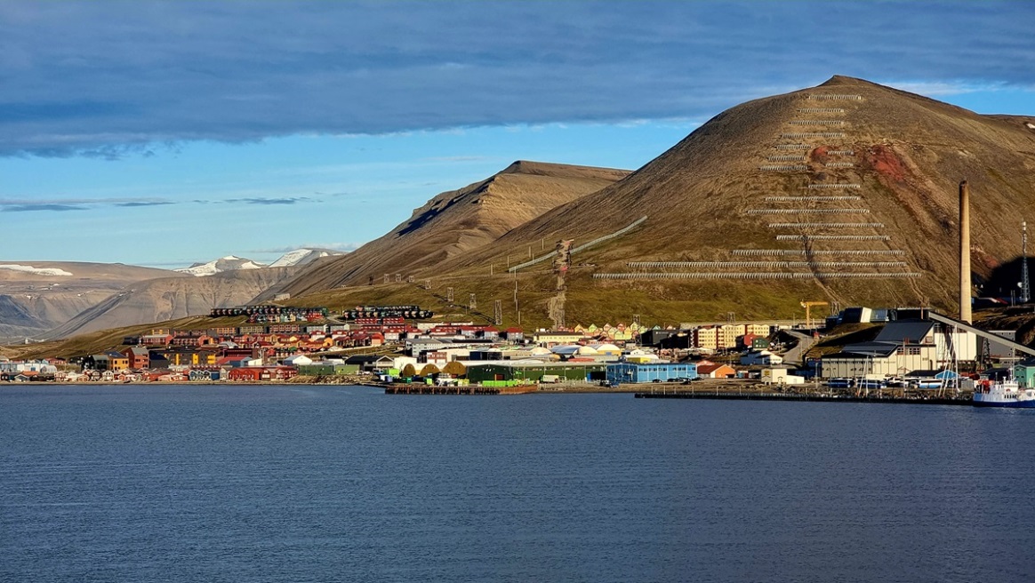 Wir ankern vor Longyearbyen