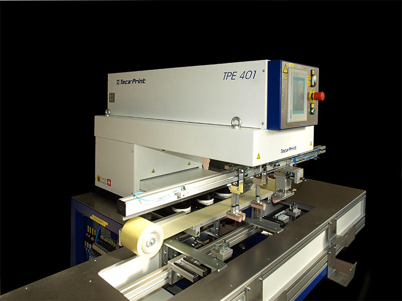 Stroj TPE 401 z zaprtim barvnim sistemom, opremljen za klasično in krožno tiskanje žičnih potegov (bovdenov).