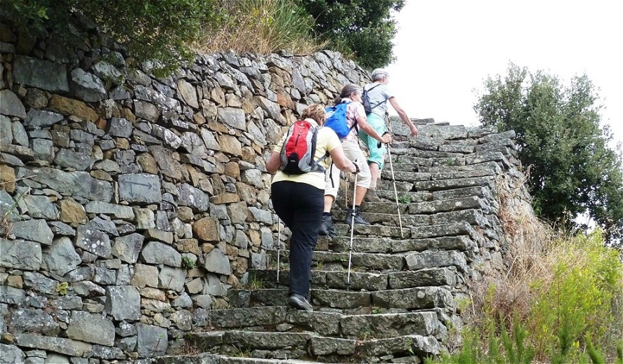 Restaurierte uralte Steiganlagen
