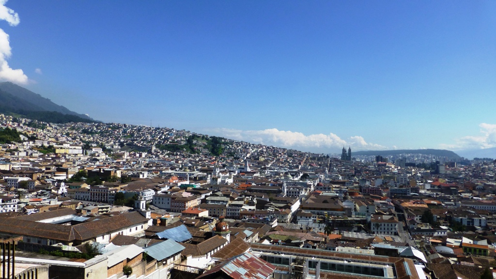 Blick vom Panecillo auf die Häuser am Nordrand der Stadt