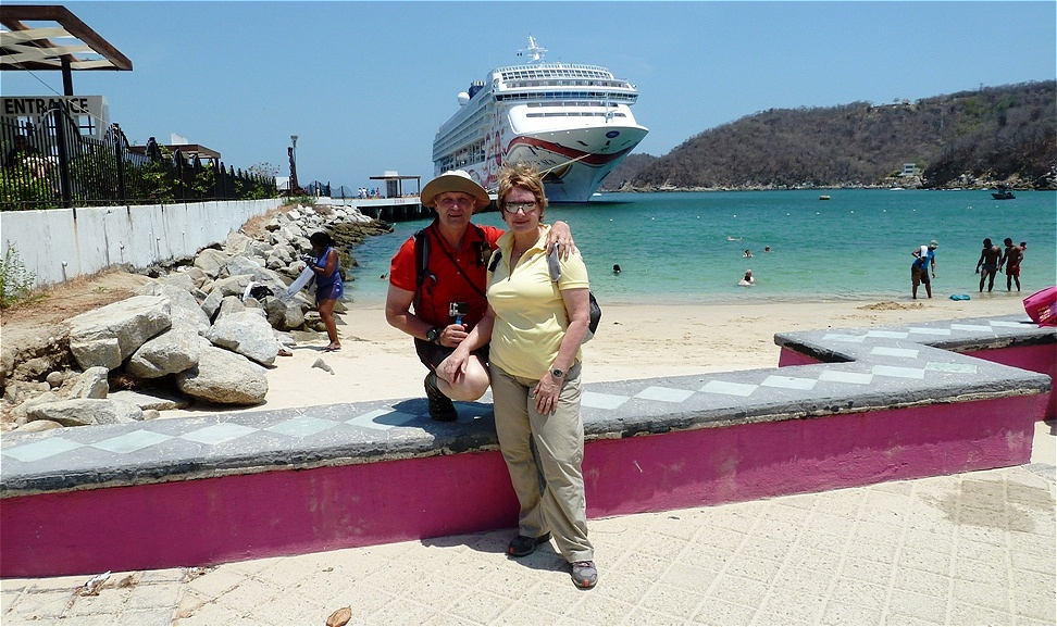 Am Strand vor der "Norwegian Sun"