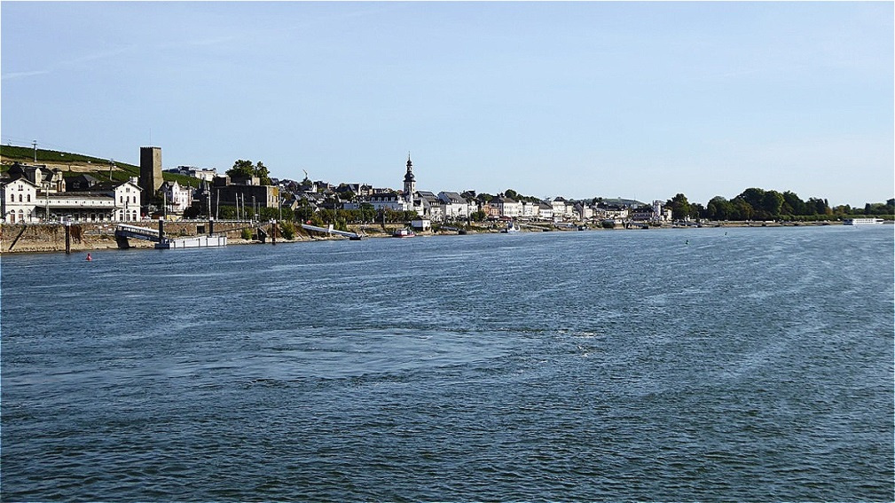 Langsam verschwindet Rüdesheim