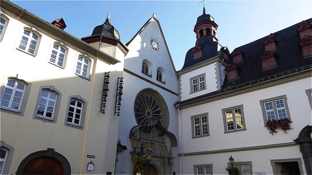 In der südöstlichen Ecke des Jesuitenplatzes befindet sich die ehemalige Jesuitenkirche (heute Citykirche). Sie wurde 1613-17 erbaut
