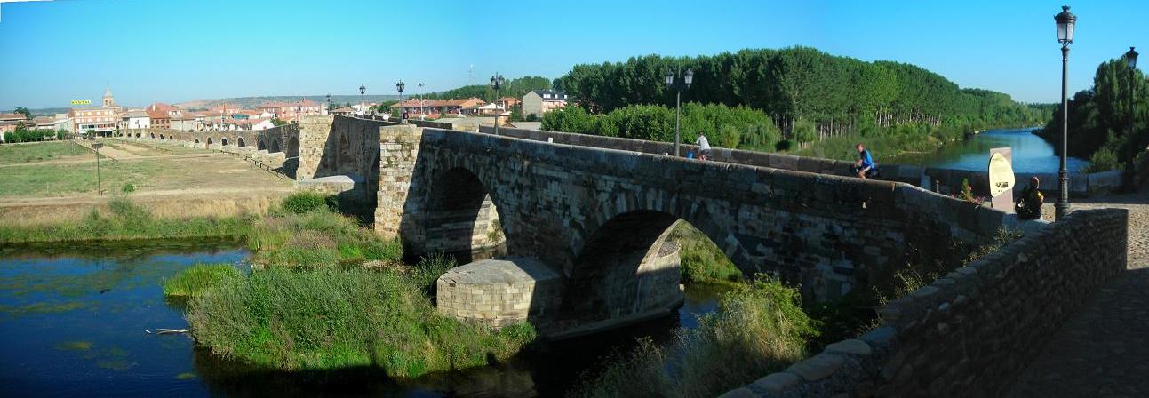 Hospital de Orbigo-Puente de Suero Quiñones - berühmte Steinbrücke mit 20 Bögen