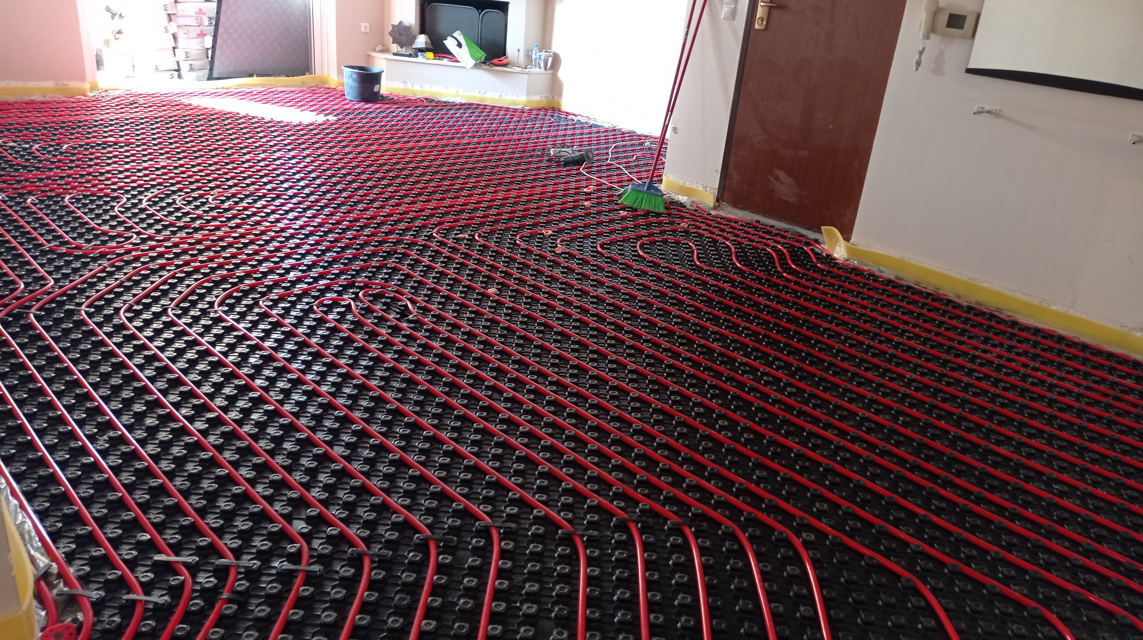 Εγκατάσταση ενδοδαπέδιας θέρμανσης για διαμέρισμα στο Κορωπί.