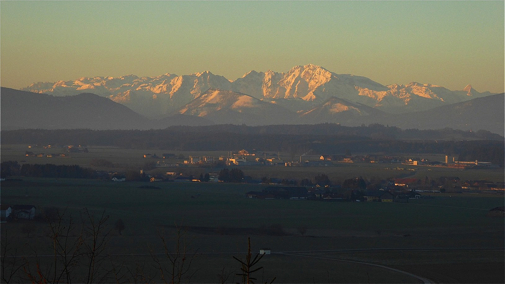 Langsam steigt die Sonne höher