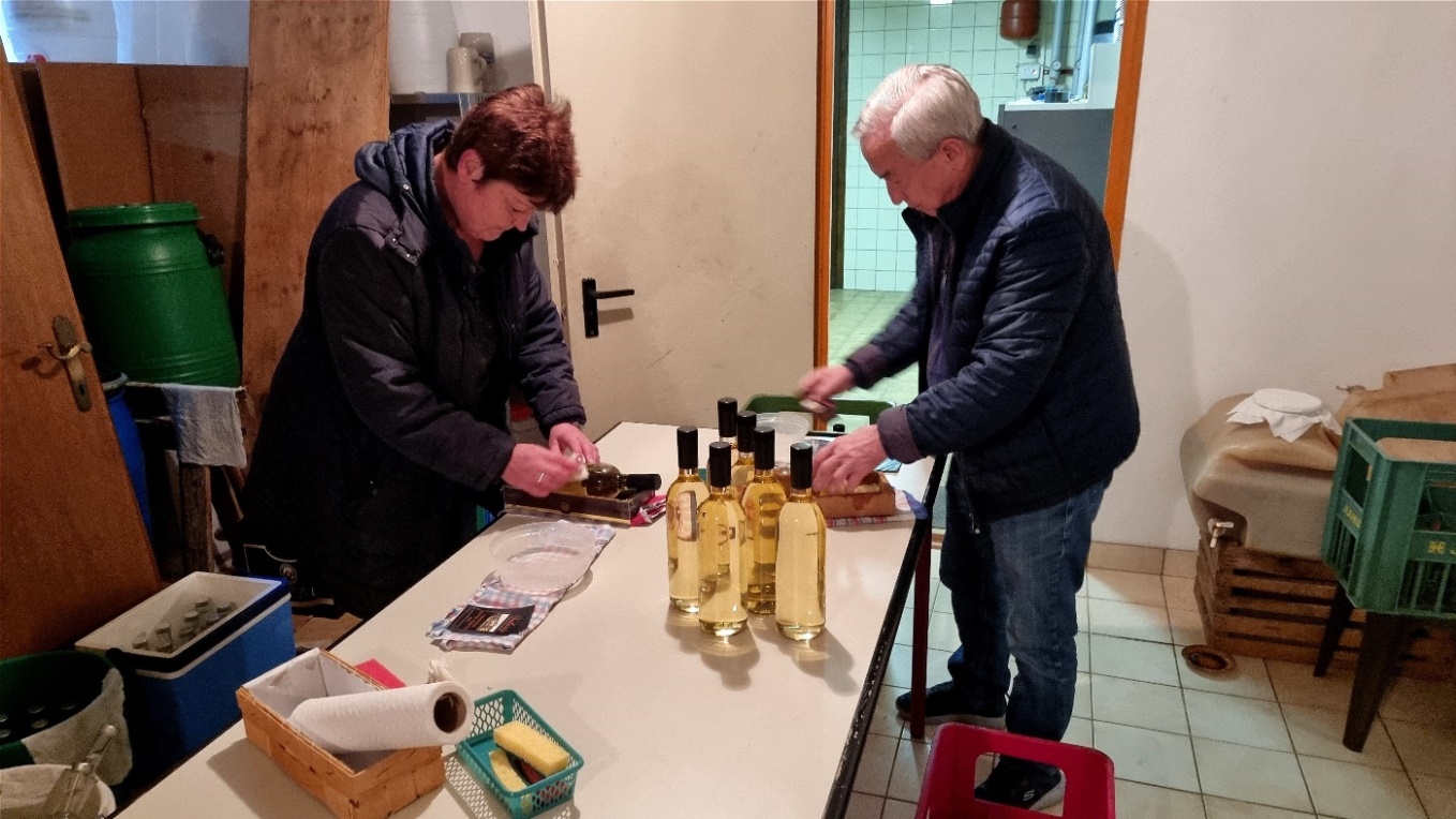 Etikettierung in Handarbeit.