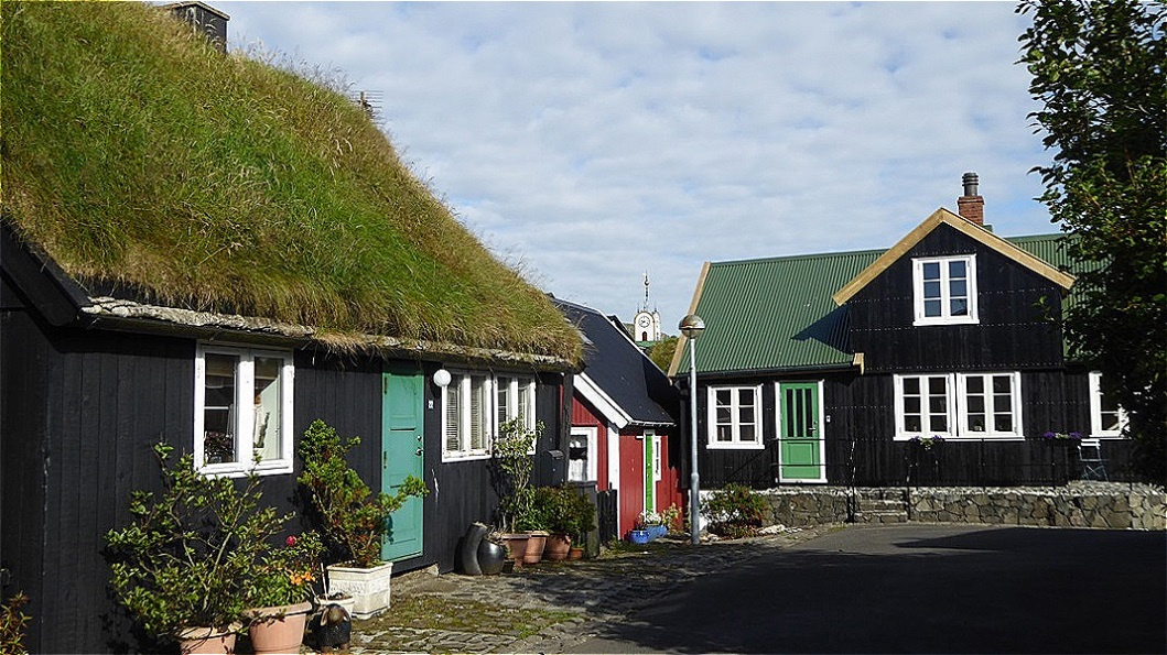 Nette, kleine Häuser jüngeren Datums