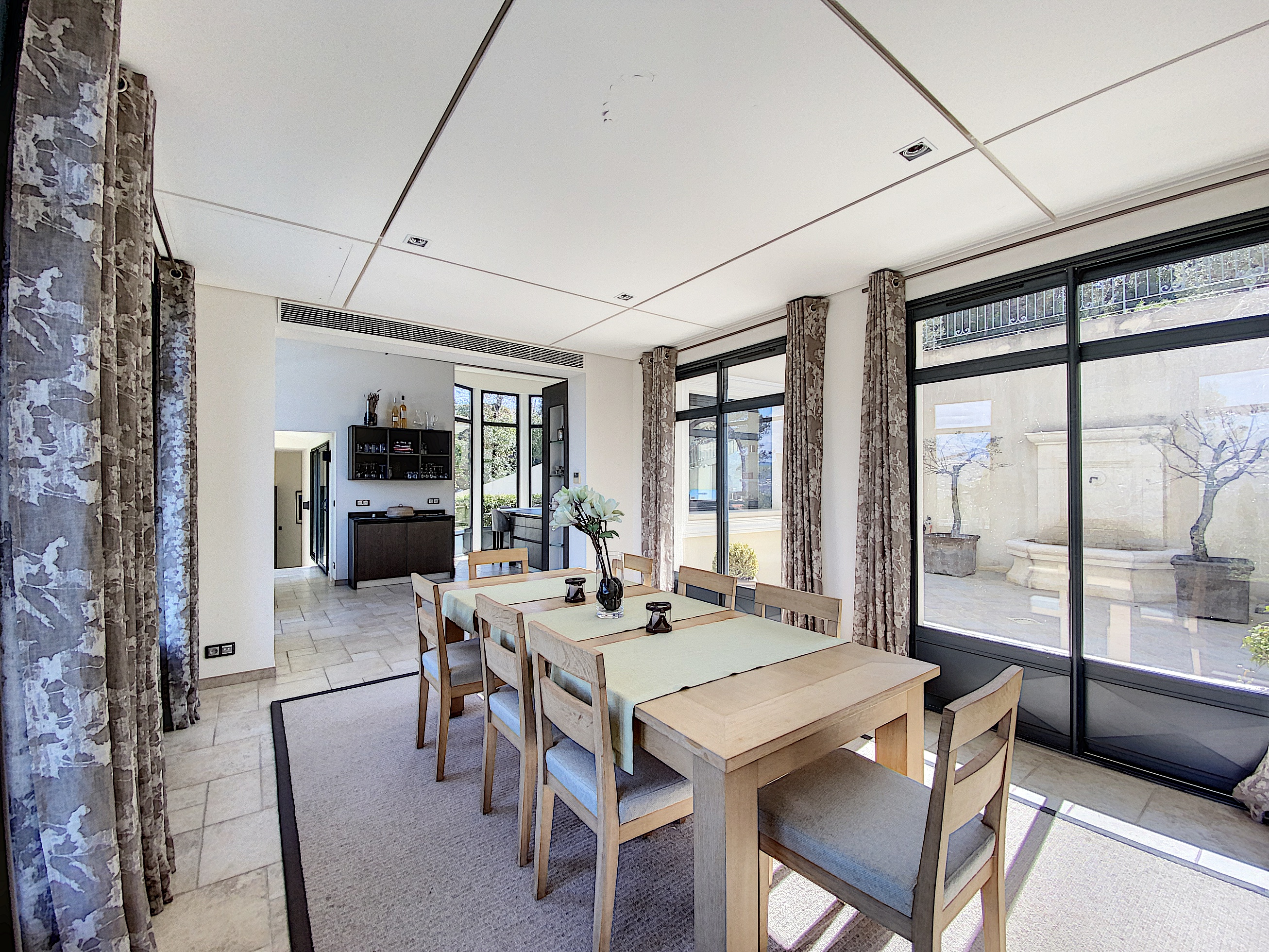 https://0501.nccdn.net/4_2/000/000/020/0be/Terre-Blanche-luxury-villa-rental-L12.jpg