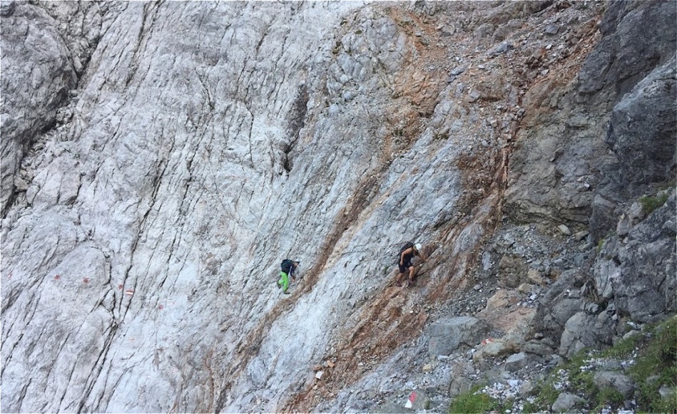 Trittsicherheit, alpine Erfahrung sowie Kletterkenntnisse sind auf dieser Tour unerlässlich !