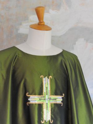 https://0501.nccdn.net/4_2/000/000/020/0be/chasuble-verte-temps-ordinaire.jpg