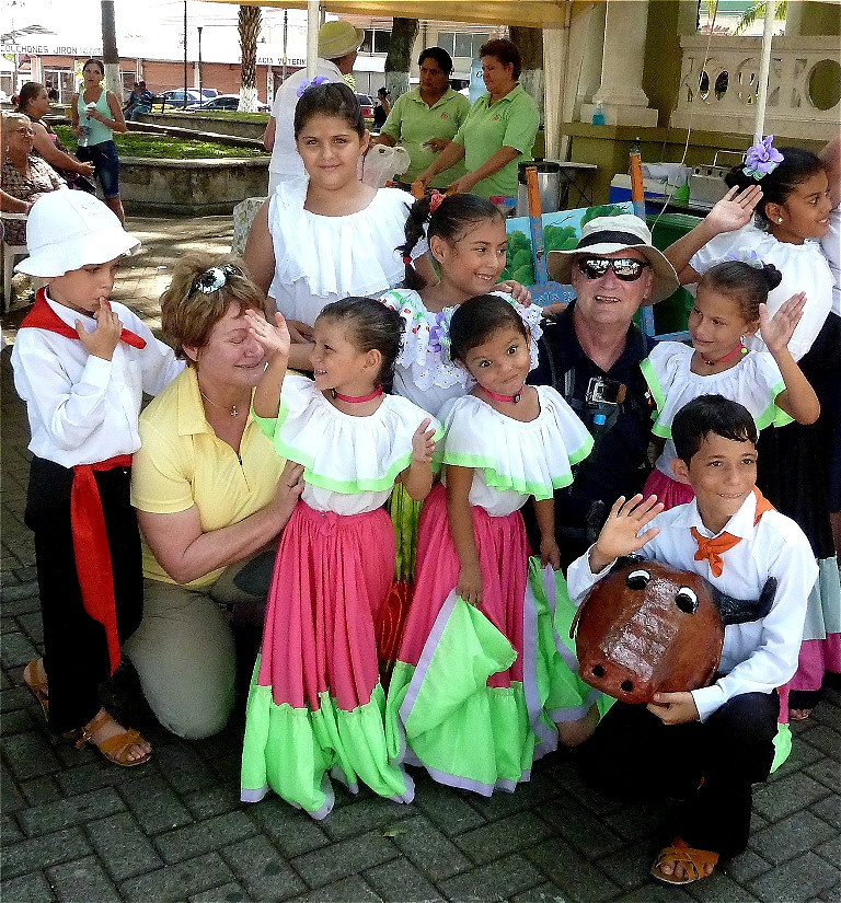 Alle hatten Spaß !
Grimassenschneiden ist international.