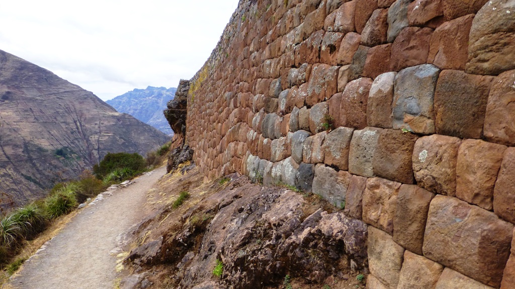 Mächtige Steinmauern
