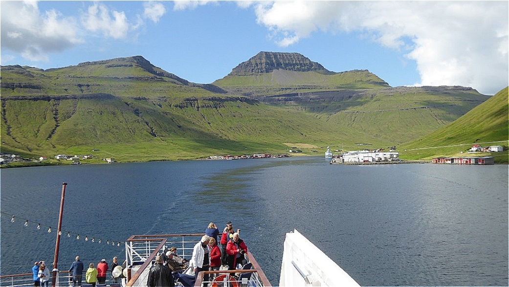 Wieder an Bord verlassen wir den Fjord