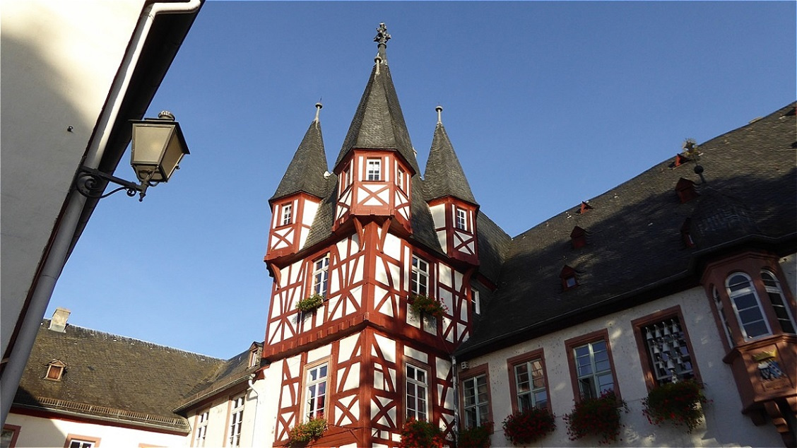 Der Brömserhof ist einer der schönsten Adelshöfe in der Rüdesheimer Altstadt. Der ehemalige Rittersitz ist heute ein Museum mit etwa 350 selbstspielende Musikinstrumente aus drei Jahrhunderten