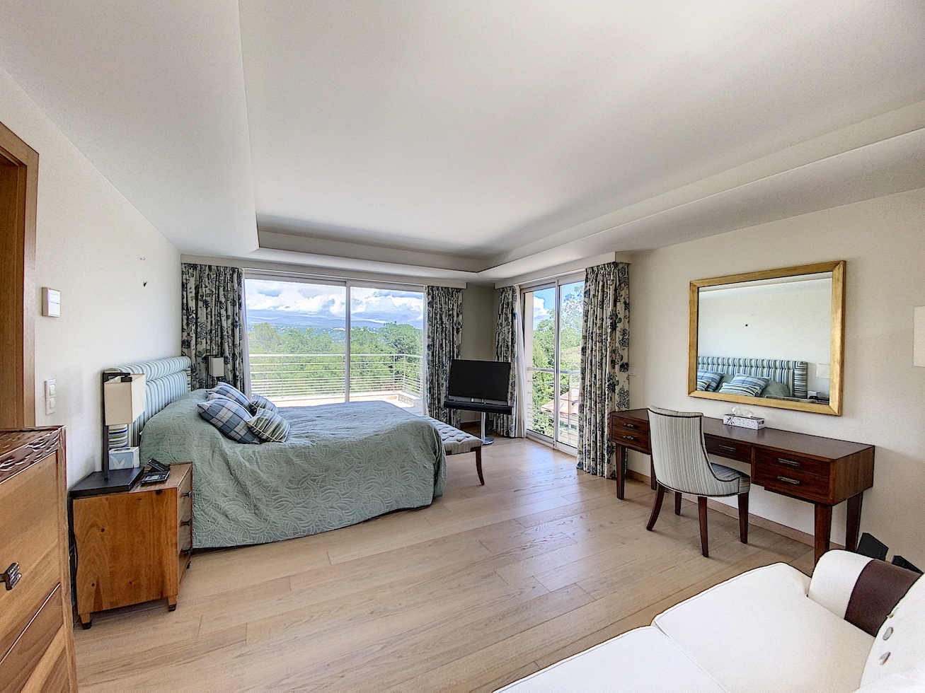 https://0501.nccdn.net/4_2/000/000/023/130/Terre-Blanche-property-SH04.jpg