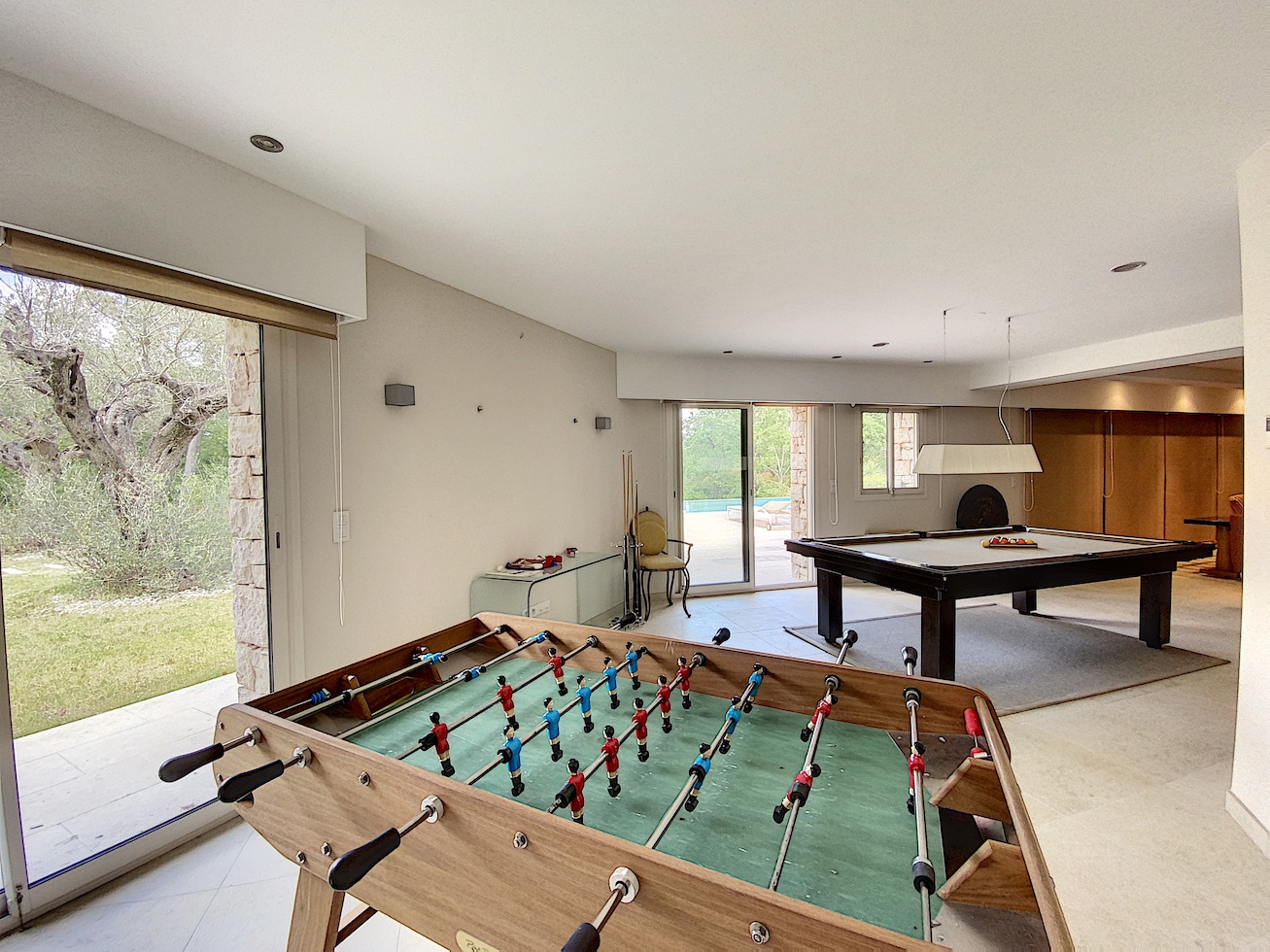 https://0501.nccdn.net/4_2/000/000/023/130/Terre-Blanche-property-SH20.jpg